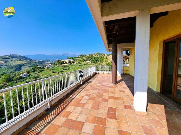 Image No.25-8 Bed Villa for sale