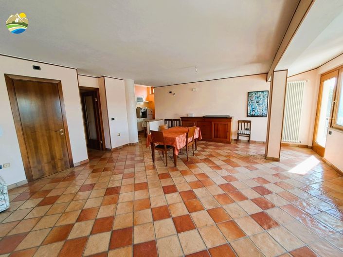 Image No.30-8 Bed Villa for sale