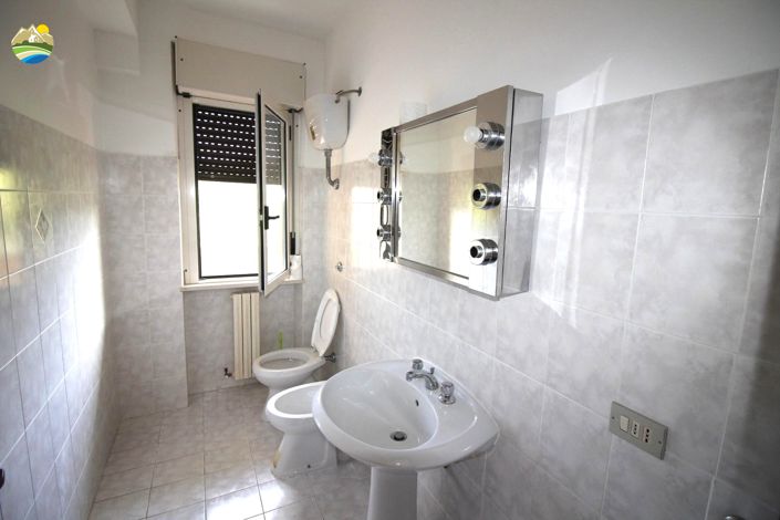 Image No.20-3 Bed Apartment for sale