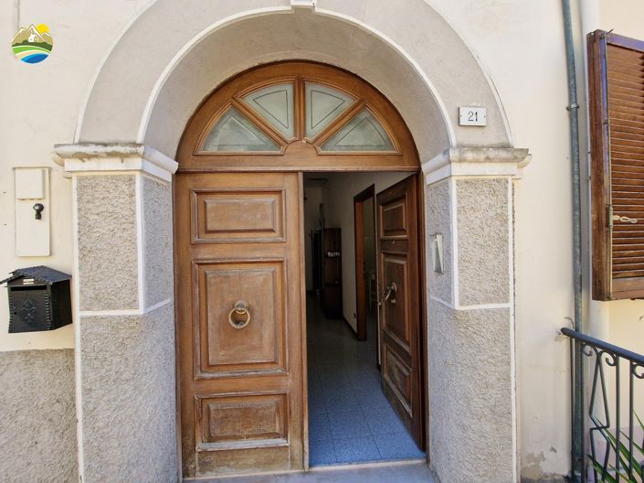 Image No.18-3 Bed Townhouse for sale