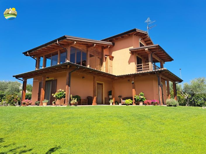 Image No.1-3 Bed Villa for sale