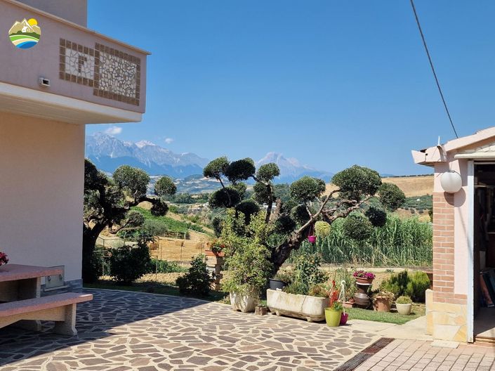 Image No.11-3 Bed Country House for sale