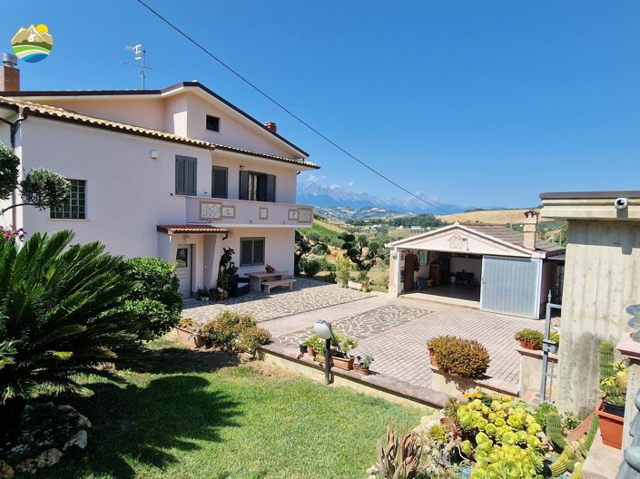 Image No.15-3 Bed Country House for sale