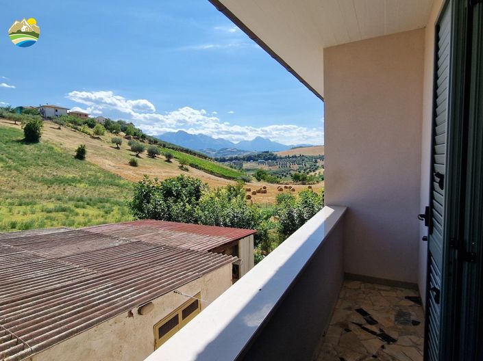 Image No.28-3 Bed Country House for sale