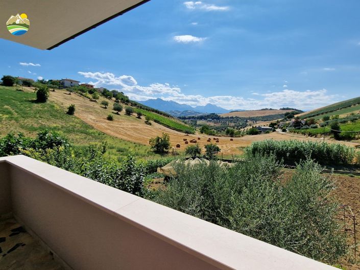 Image No.32-3 Bed Country House for sale