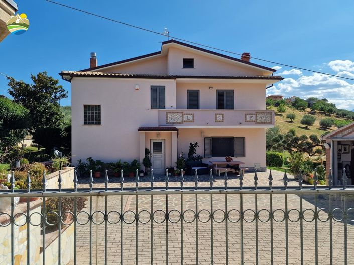 Image No.5-3 Bed Country House for sale