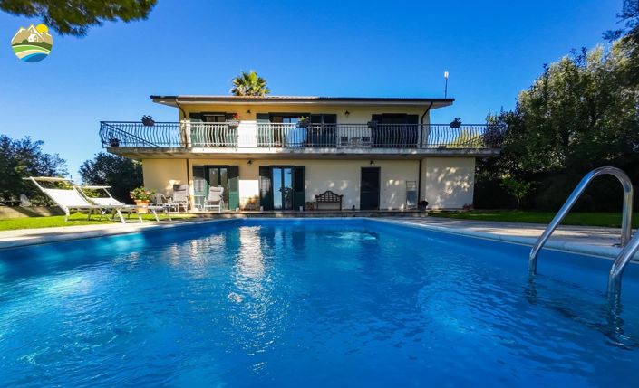 Image No.1-2 Bed Villa for sale