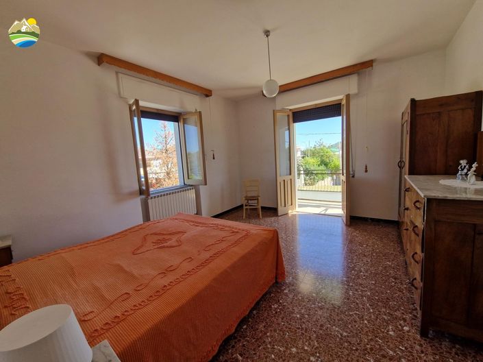 Image No.19-3 Bed Country House for sale