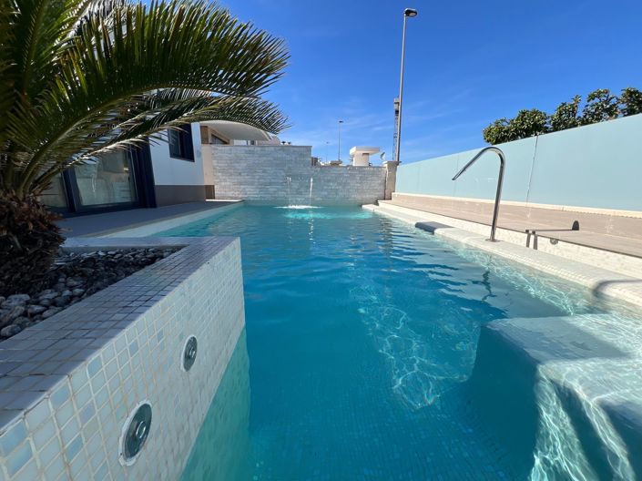 Image No.2-5 Bed Villa for sale