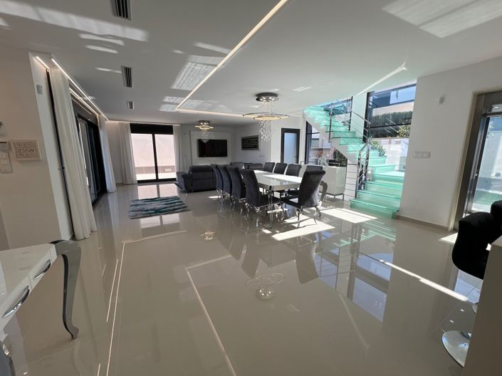 Image No.5-5 Bed Villa for sale