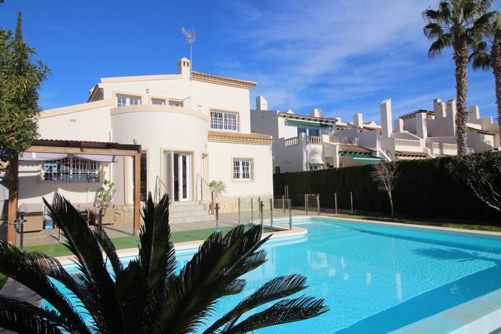 Image No.1-4 Bed Villa for sale