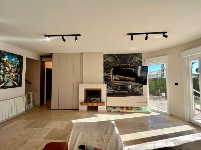 Image No.10-4 Bed Villa for sale