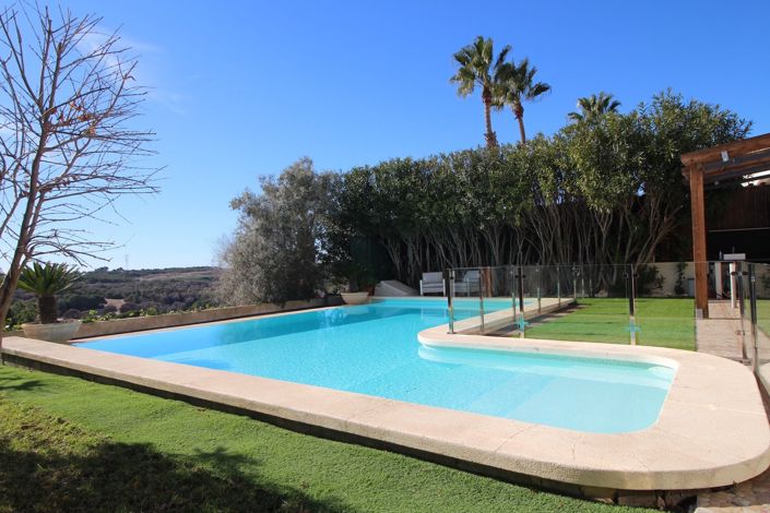 Image No.2-4 Bed Villa for sale