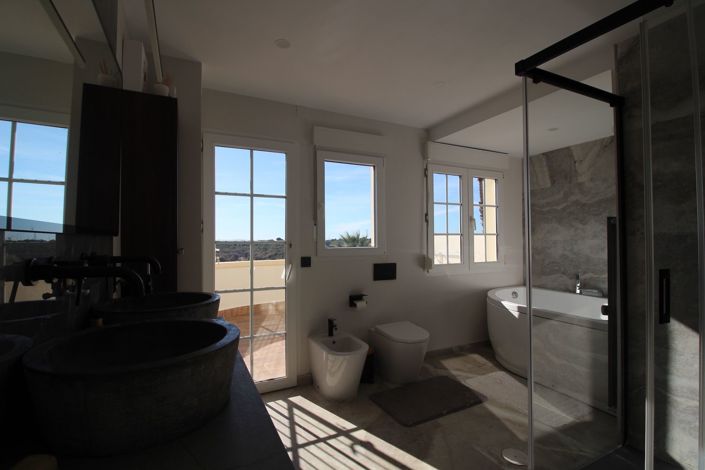 Image No.27-4 Bed Villa for sale