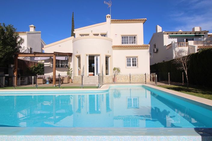 Image No.37-4 Bed Villa for sale