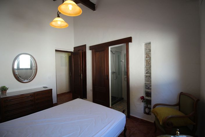 Image No.18-9 Bed Villa for sale