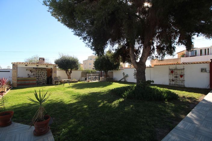 Image No.2-9 Bed Villa for sale