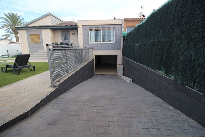 Image No.2-3 Bed Villa for sale