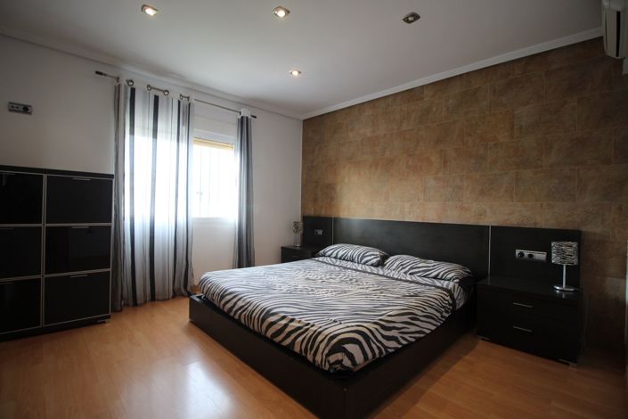 Image No.7-3 Bed Villa for sale