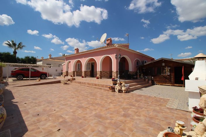 Image No.1-4 Bed Villa for sale