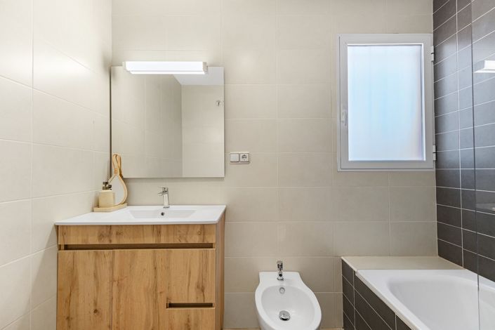 Image No.24-2 Bed Apartment for sale