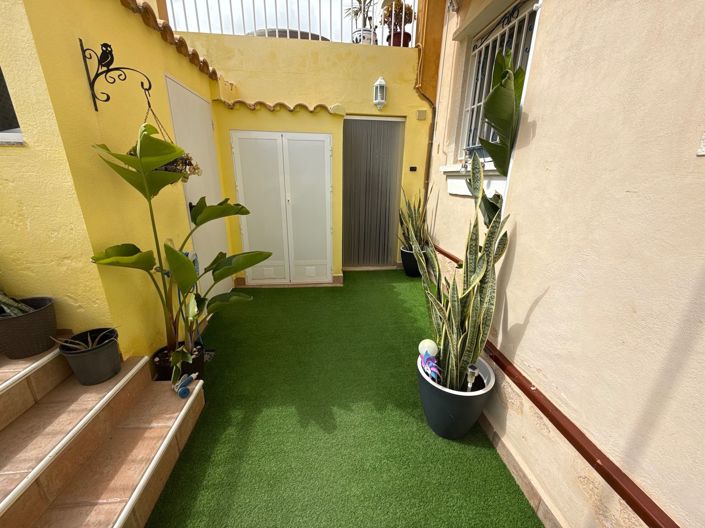 Image No.12-3 Bed Townhouse for sale