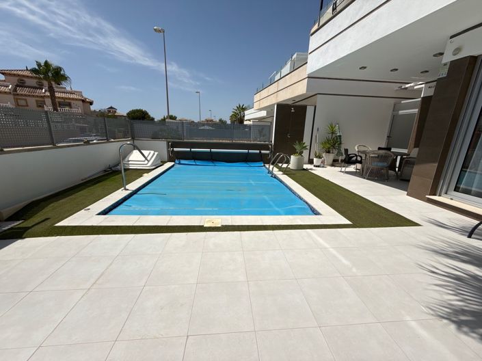 Image No.17-3 Bed Villa for sale