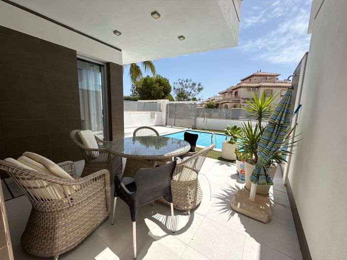 Image No.2-3 Bed Villa for sale