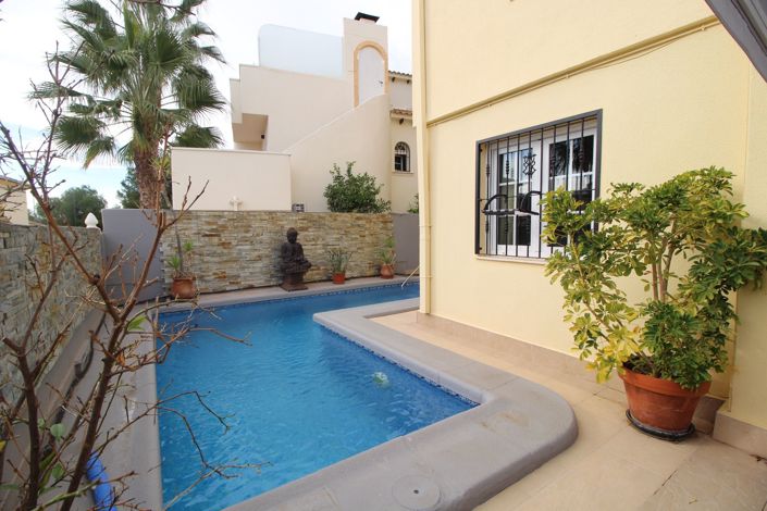 Image No.2-4 Bed Villa for sale