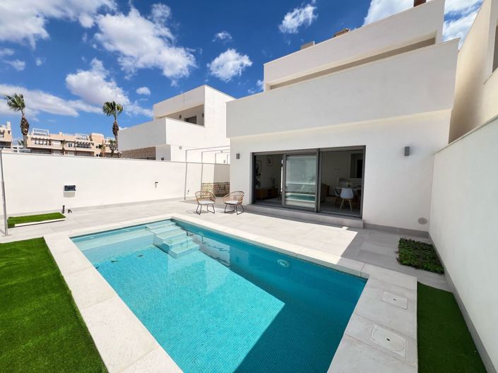 Image No.1-3 Bed Villa for sale