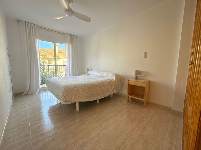 Image No.11-4 Bed Townhouse for sale