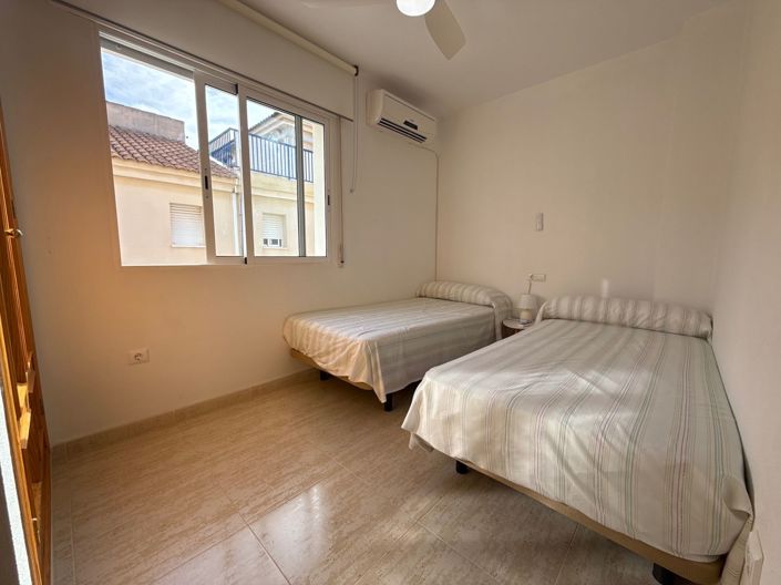 Image No.14-4 Bed Townhouse for sale