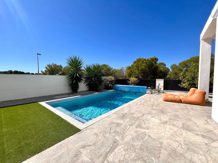 Image No.3-3 Bed Villa for sale