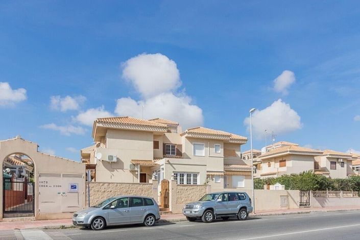Image No.1-3 Bed Townhouse for sale