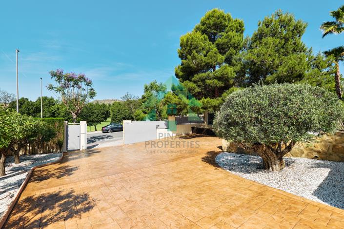 Image No.54-6 Bed Villa / Detached for sale