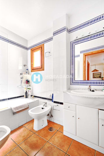 Image No.49-4 Bed Semi-Detached for sale