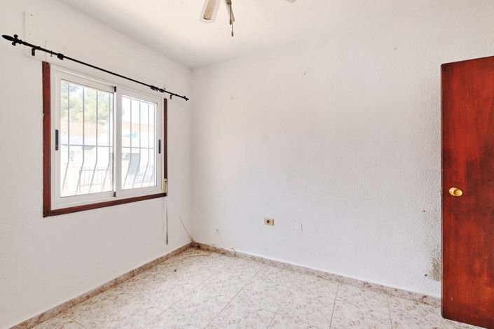 Image No.13-3 Bed Townhouse for sale