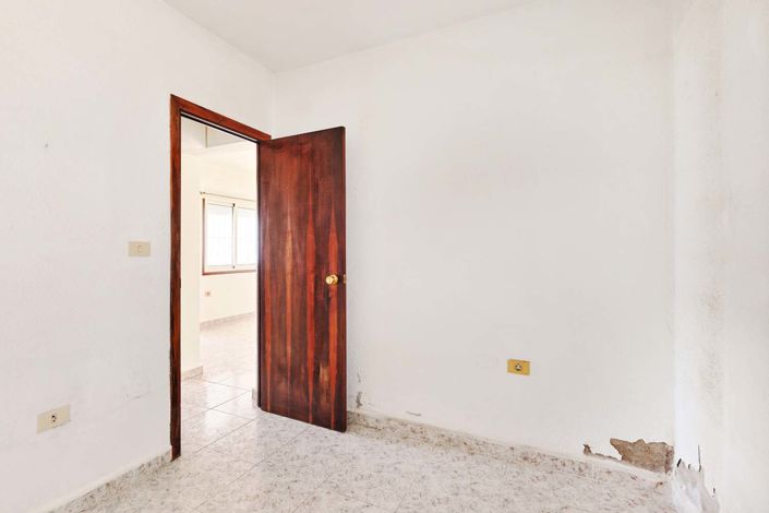 Image No.19-3 Bed Townhouse for sale