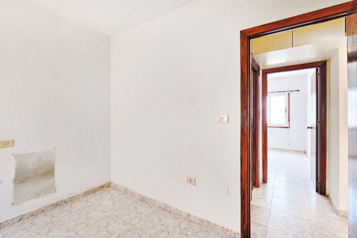 Image No.20-3 Bed Townhouse for sale