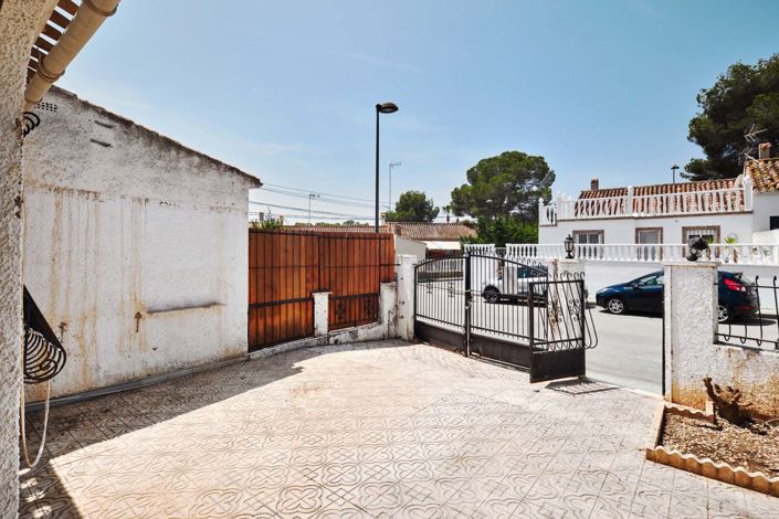 Image No.30-3 Bed Townhouse for sale