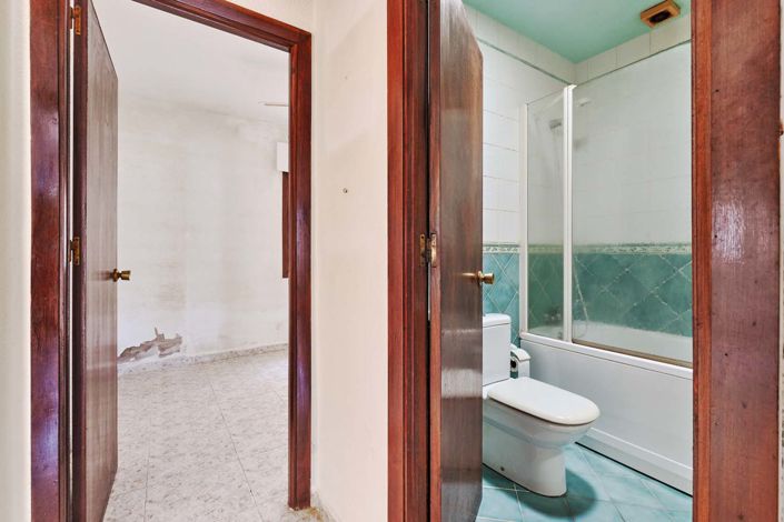 Image No.10-3 Bed Townhouse for sale