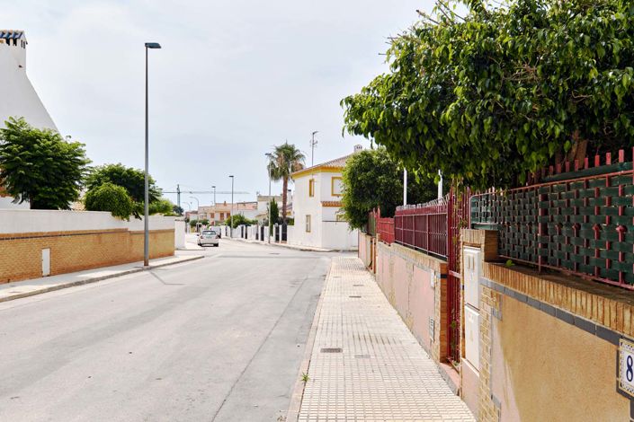 Image No.11-5 Bed Townhouse for sale