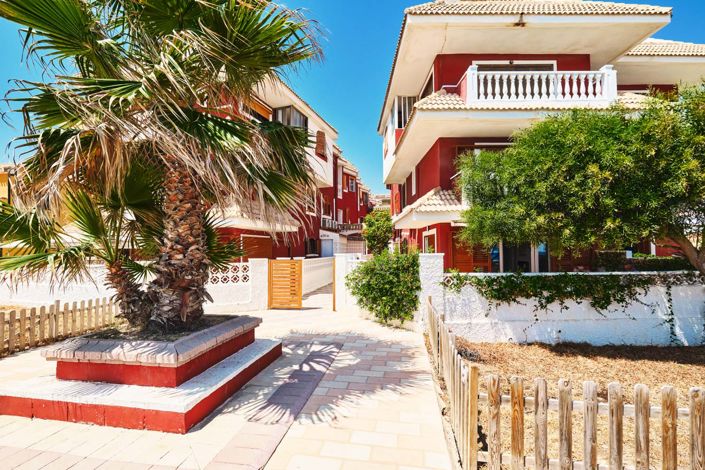 Image No.12-3 Bed Townhouse for sale