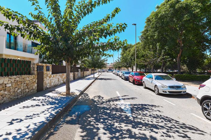 Image No.48-3 Bed Semi-Detached for sale