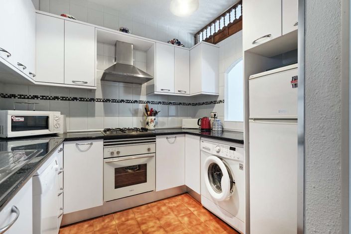 Image No.12-2 Bed Townhouse for sale