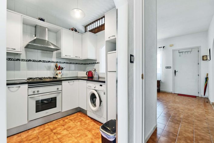 Image No.13-2 Bed Townhouse for sale