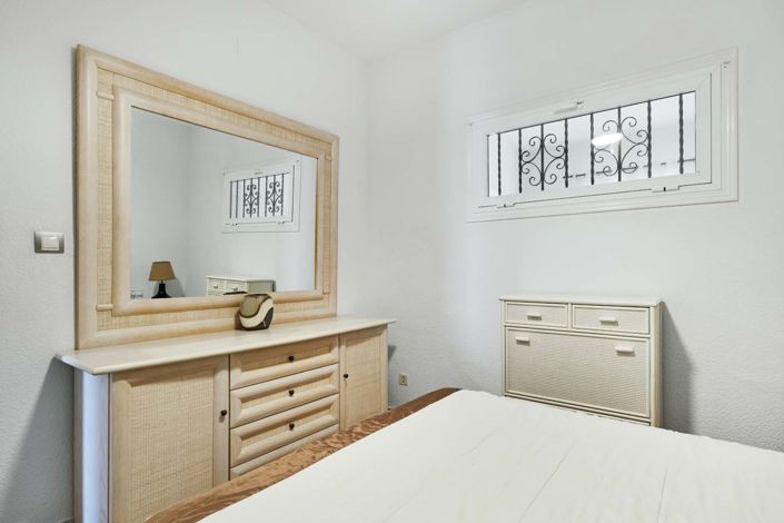 Image No.17-2 Bed Townhouse for sale