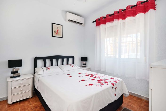 Image No.18-2 Bed Townhouse for sale