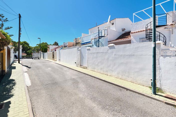 Image No.48-2 Bed Townhouse for sale