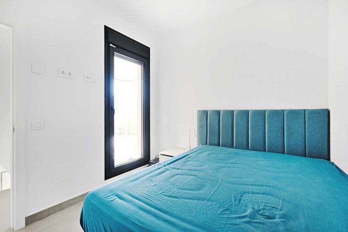 Image No.33-3 Bed Semi-Detached for sale